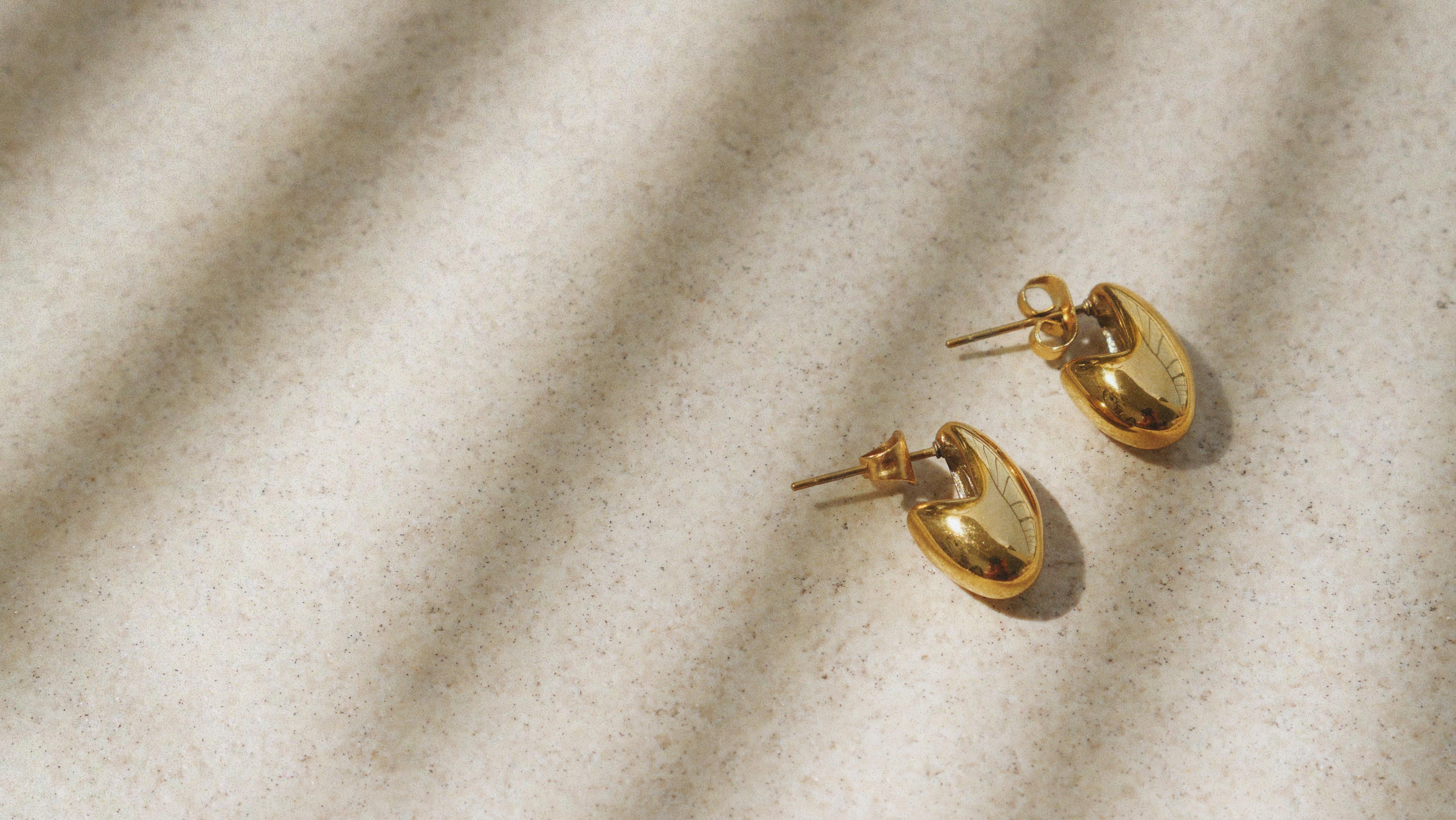 Avery - Sculpted Teardrop Stud Earrings