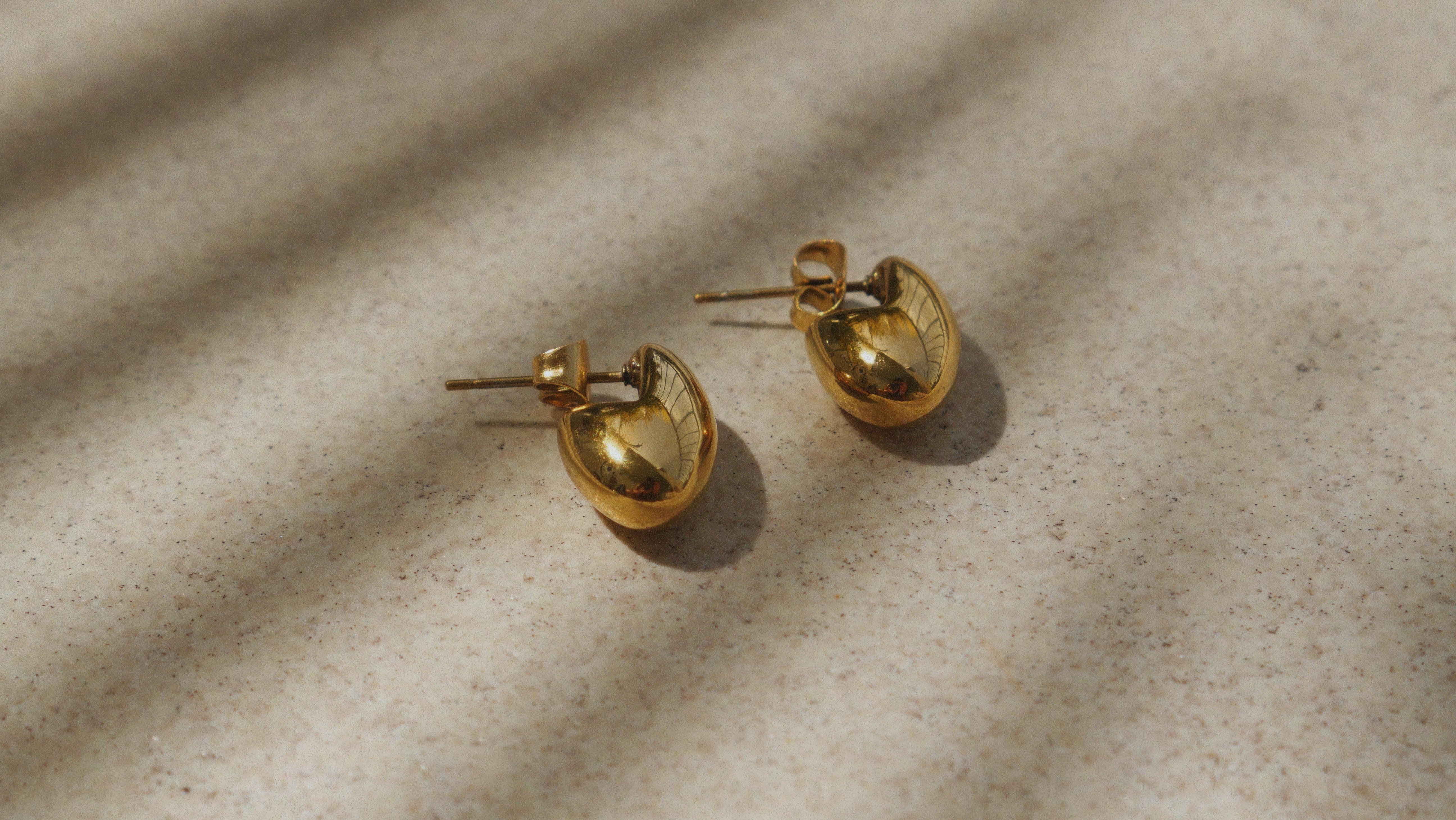 Avery - Sculpted Teardrop Stud Earrings