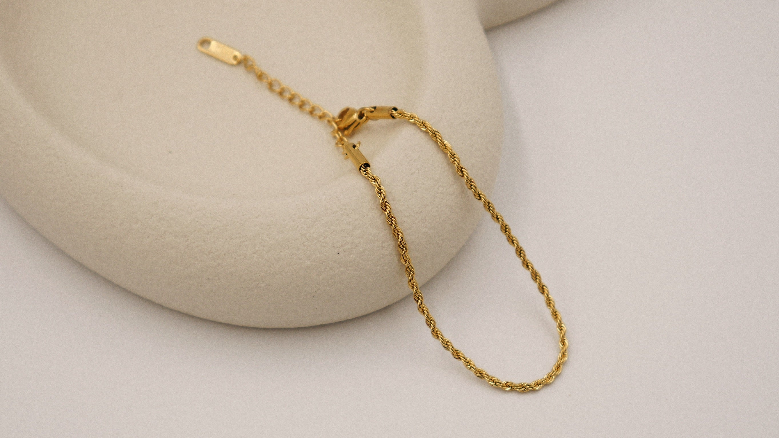 Elegant Gold Plated Bracelet with Rope Chain Design