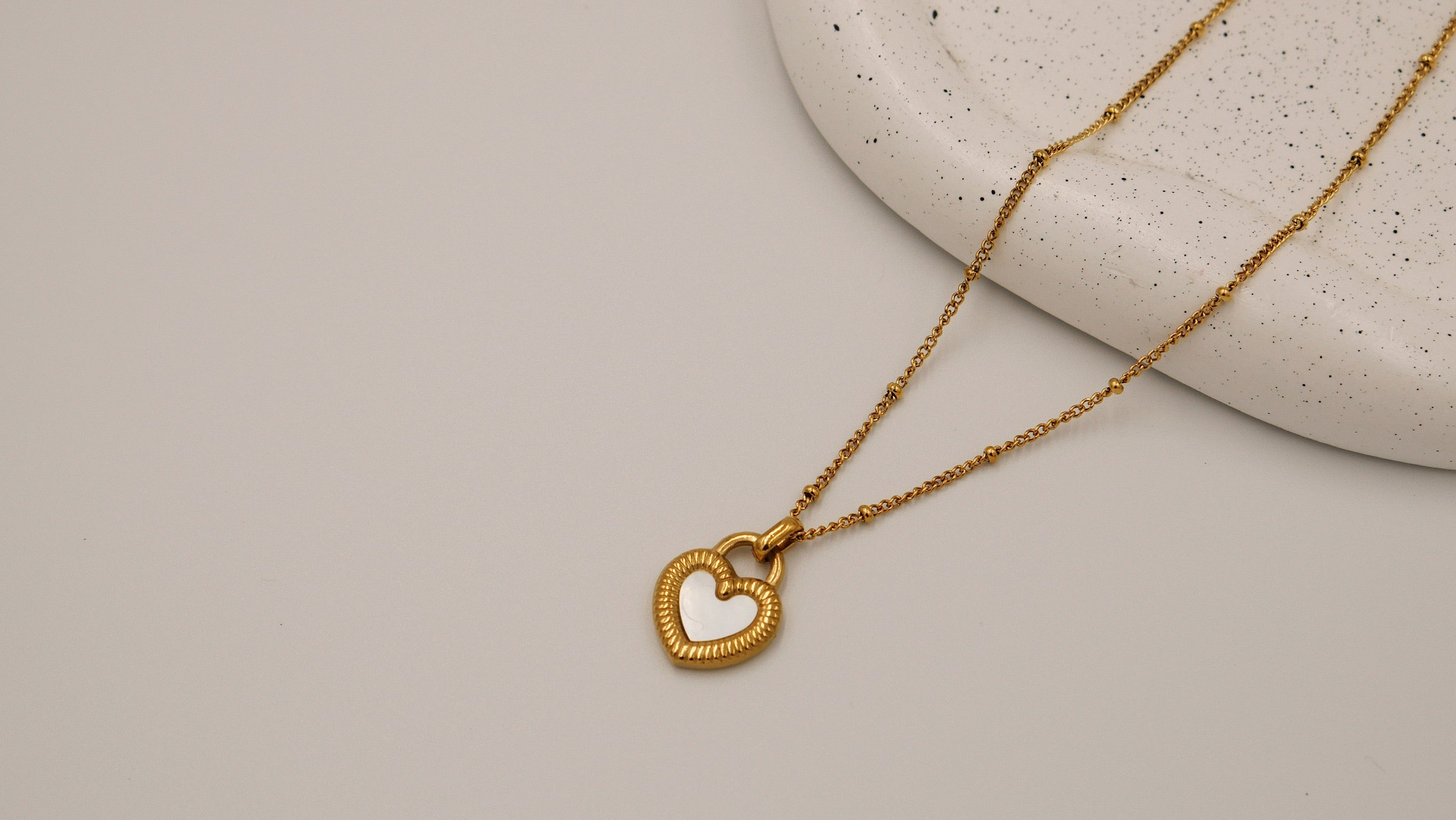 Elegant Vintage Double-Sided Gold-Plated Heart Choker Necklace