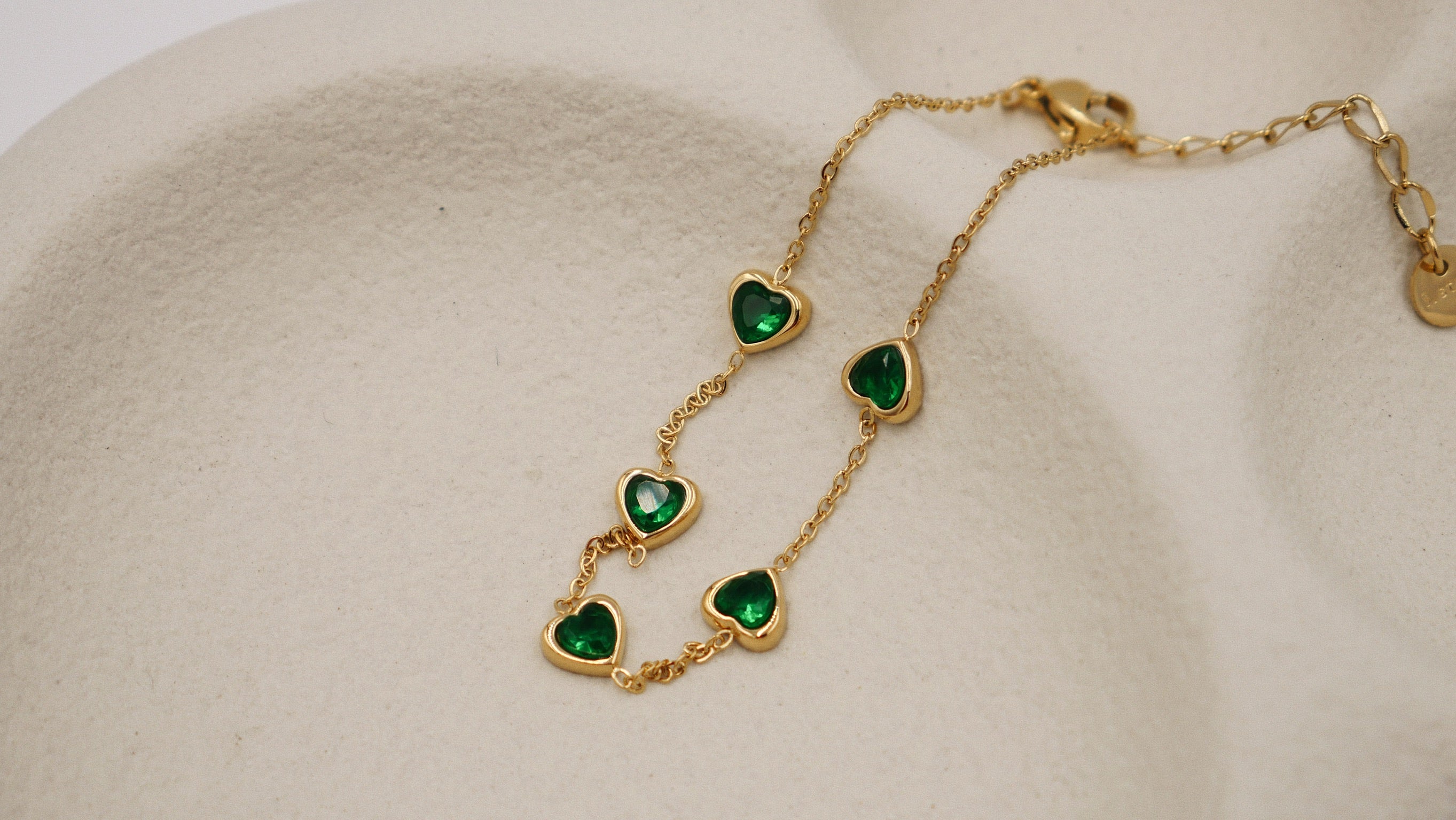 Lucia - Luxurious Green Zircon Heart Bracelet with Gold Plated Accents