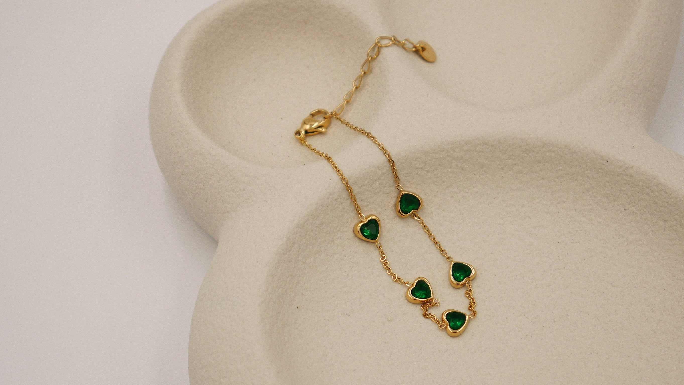 Lucia - Luxurious Green Zircon Heart Bracelet with Gold Plated Accents