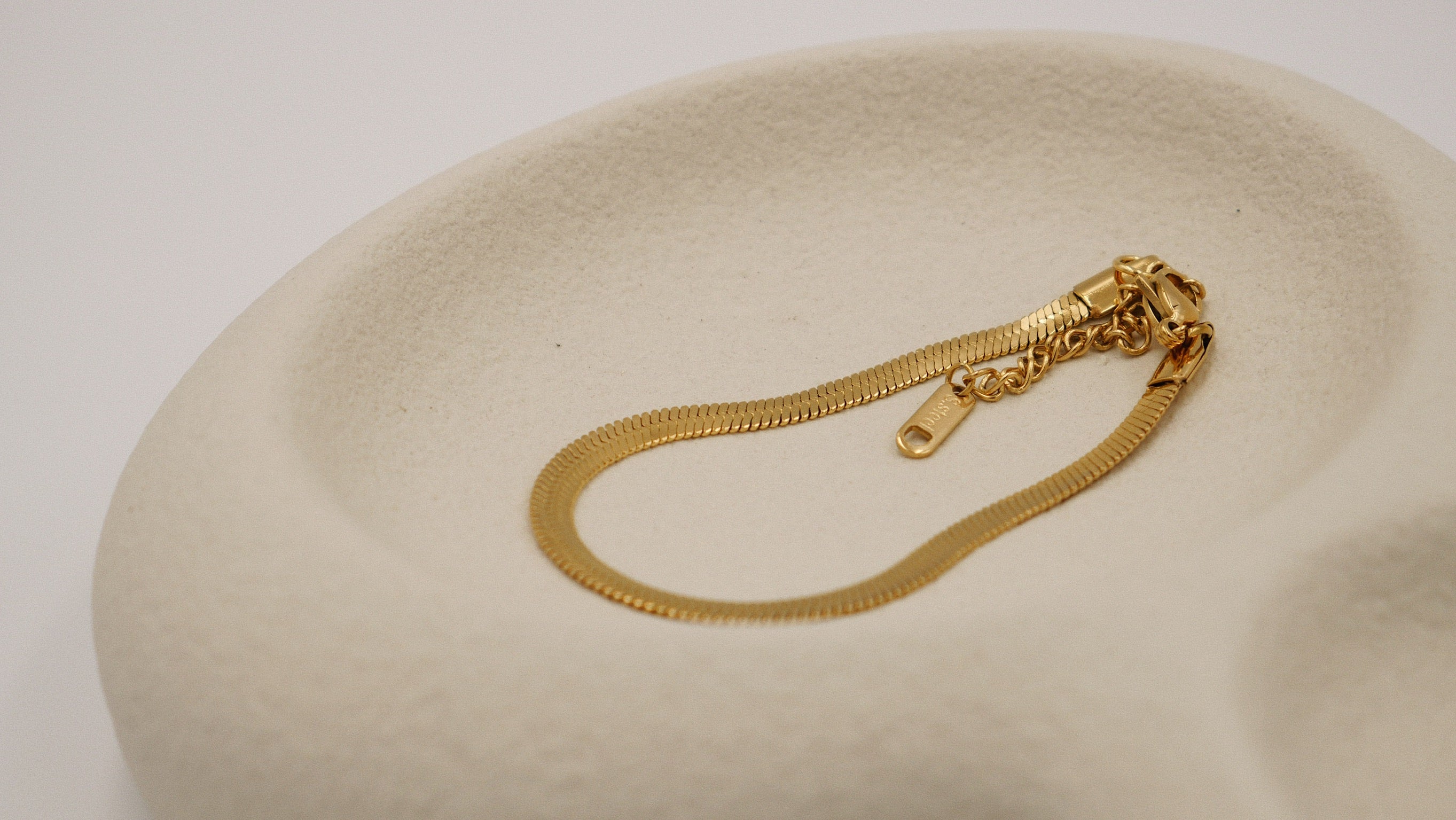 Modern Gold Plated Bracelet with Geometric Pattern