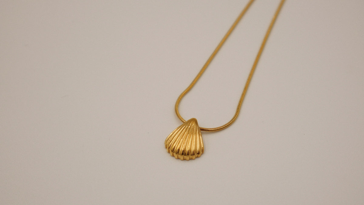 Beach Lovers - Elegant 18K Gold-Plated Shell Necklace